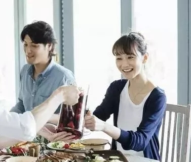 民间谚语20句：家人说话耳旁风 外人说话金字经