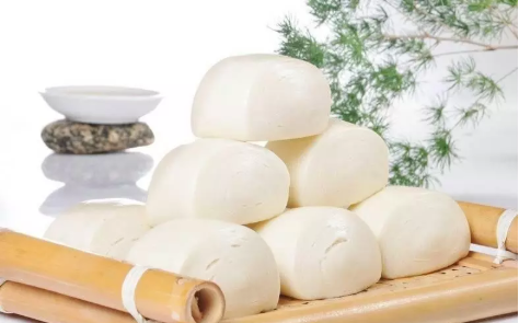 佛家有佛家的养生标准。不管是忌食五辛、戒荤素食都有一定的养生意义，值得我们学一学