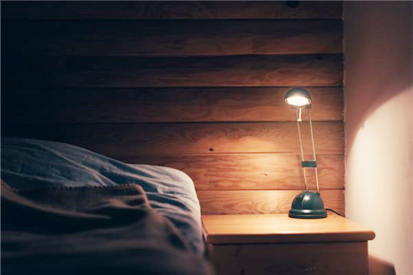 卧室灯具风水用什么颜色