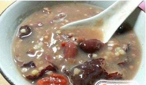 脸色蜡黄如何快速恢复好气色？哪些补血养生粥可以帮你赶走黄脸婆？