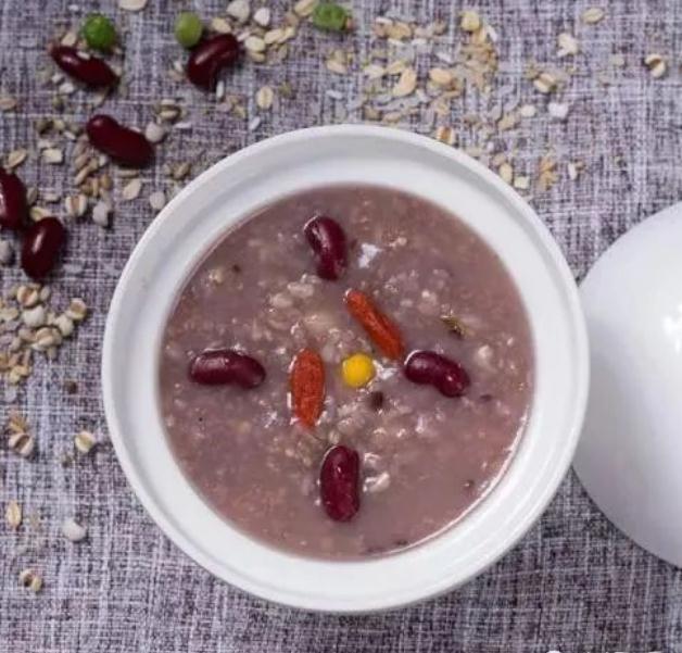 存在贫血现象的女孩要喝些什么养生粥补血呢？