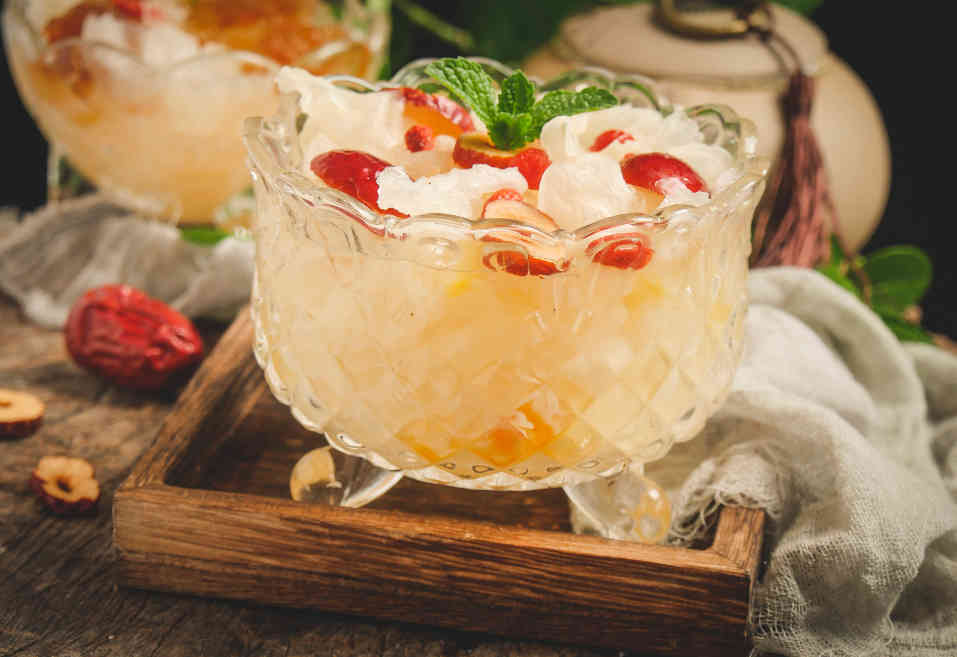 女人的美是需要内外兼修，吃5种排毒养颜粥让你面若桃花肤似雪