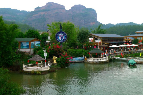 休言女子非英物，夜夜龙泉壁上鸣，换种方式品诗词,历史名人诗词接龙100句