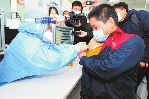 河南首针新冠病毒疫苗开打