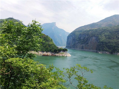 关于春分的农谚歇后语，夜夜刮大风，雨雪不相逢