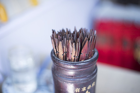 六爻如何测人的长相