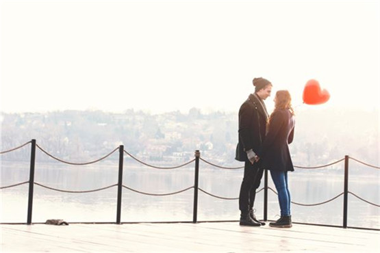 青春物语：接吻时为何会闭着眼睛