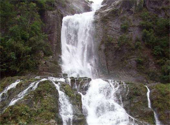 身心自我放松的二十个方法，不带雨具在雨中散步，体会雨点落在身上的感觉