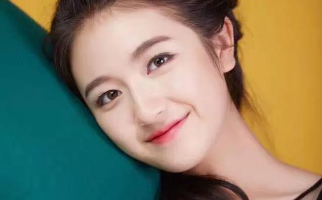 情侣在一起，男生不想让女生知道哪些事呢？