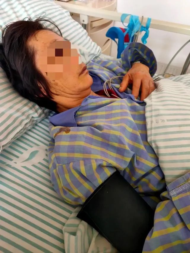 指偷拿酒店半卷卫生纸，63岁洗碗工服药自杀！涉事酒店回应