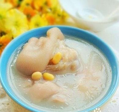 揭秘女人必吃的7款补气血养生汤,雪梨猪脚汤降血压和滋养清热