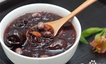 揭秘女人必吃的7款补气血养生汤,雪梨猪脚汤降血压和滋养清热