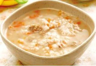 四季养生粥谱配方，胡萝卜能在体内转化成维生素A养肝明目