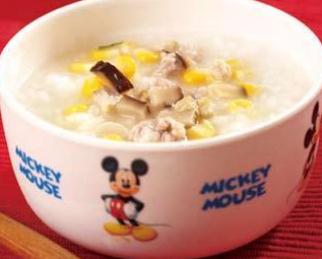 四季养生粥谱配方，胡萝卜能在体内转化成维生素A养肝明目