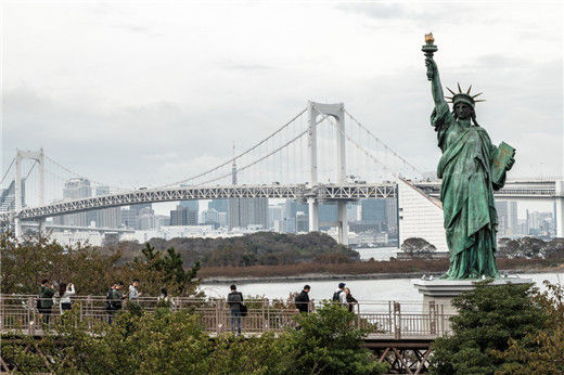 金钱可以使人高傲，却无法使人高贵－李嘉诚名言