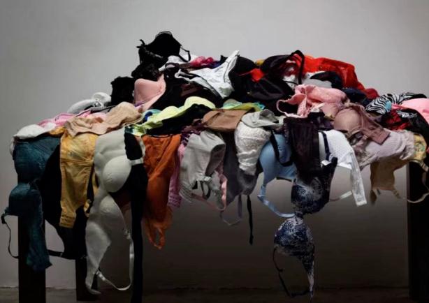 艺术比赛惊现197件女性内衣！作者称均系盗取？警方通报