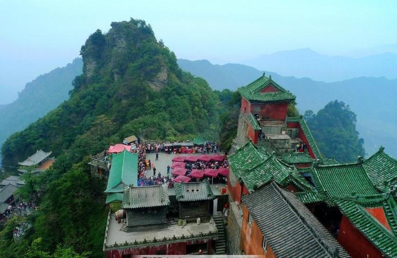 清朝名言名句100篇，有情皓月怜孤影，无赖闲花照独眠