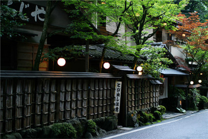 国学经典唐诗三百首【晚池泛舟遇景成咏赠吕处士】原文及解析