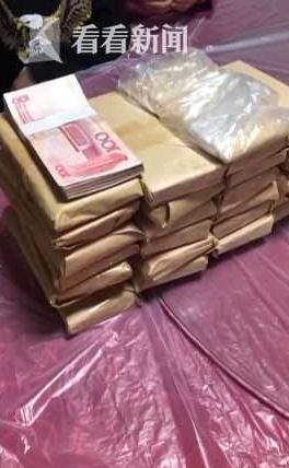 小学生遛狗捡到26万妈妈以为是冥币 警察：是真币