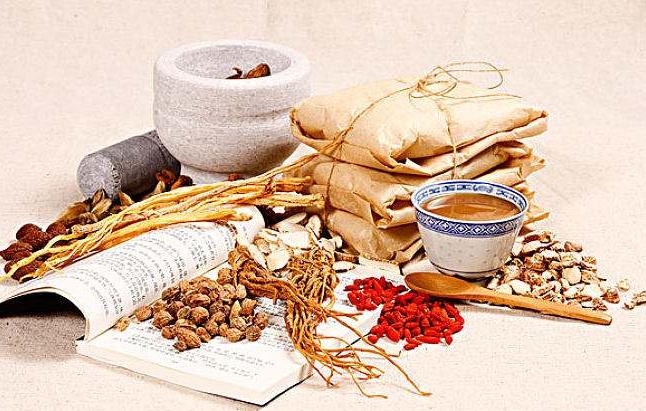 关于健康养生的短语,药补食补，莫忘神补。药疗食疗，莫忘神疗