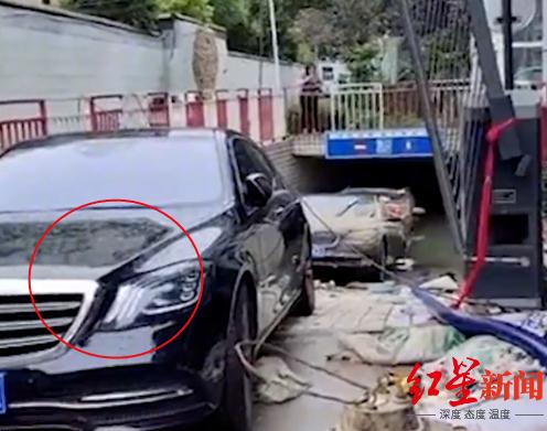 郑州一奔驰车堵地库出口致多车被淹！后车车主着手起诉
