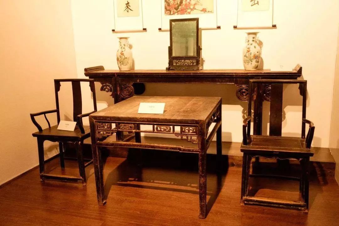 八仙桌居中摆放风水影响是什么呢？