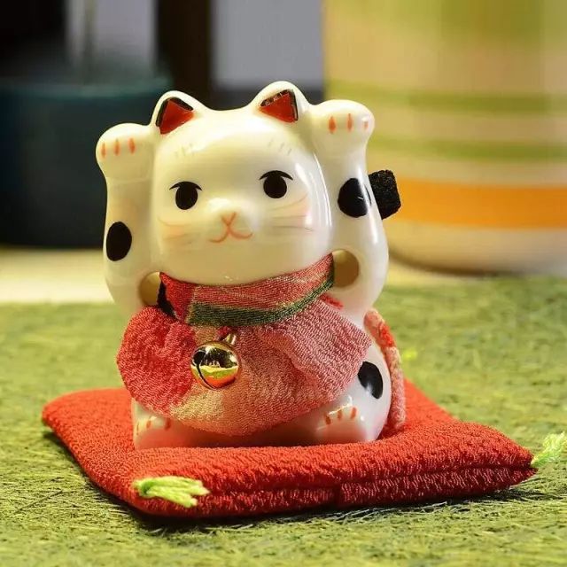 电脑桌上为什么要放着招财猫？