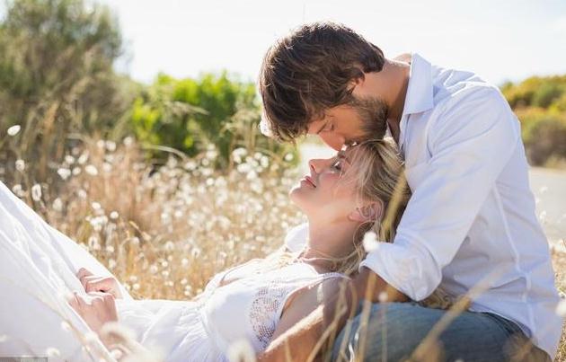 婚外情男人的心里话：背着女人出轨后，回家遇到老婆什么心态