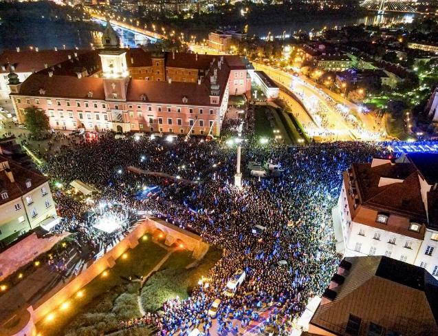 波兰要脱欧?该国100多地爆发抗议活动 波兰要脱欧?该国100多地爆发抗议活动