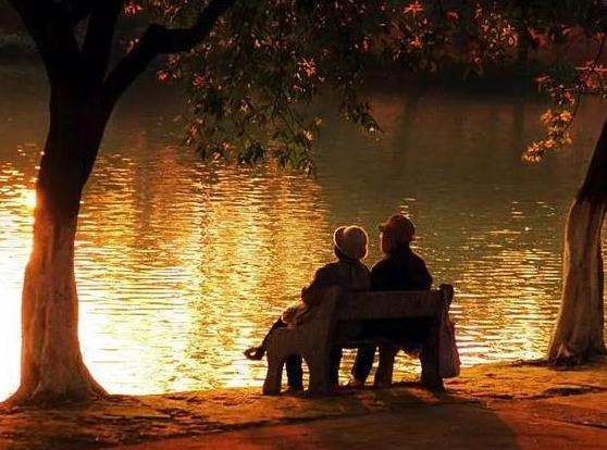 一位老人关于生活、养老心态的精彩点评！太在理了