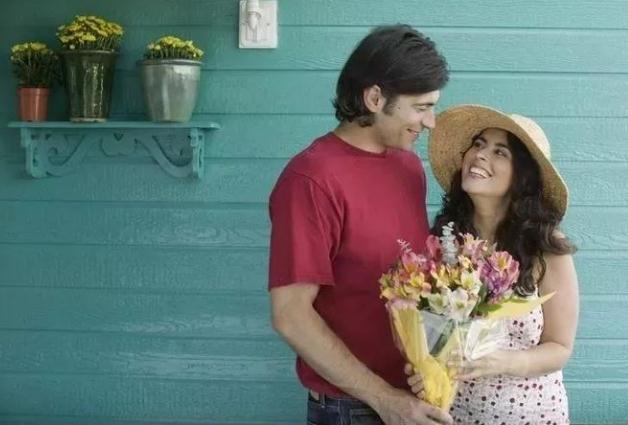 分手后的六个月里，情感高手都是这样成功挽回的！