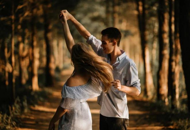 失恋挽回选择合适的时机和小技巧，能快速挽回他！