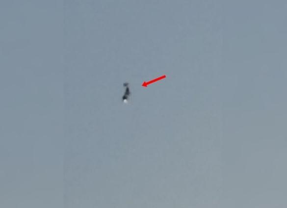 香港维港上空出现不明飞行物 盘旋10分钟后消失