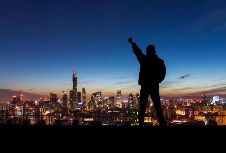 为何你网上很会聊而现实中却很僵硬？